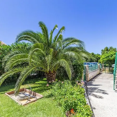 Vila In With Swimming Pool *