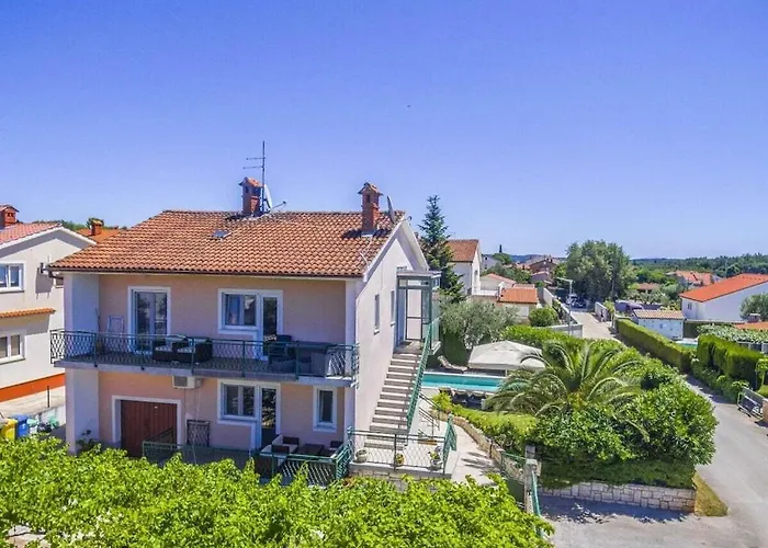 In With Swimming Pool Pula