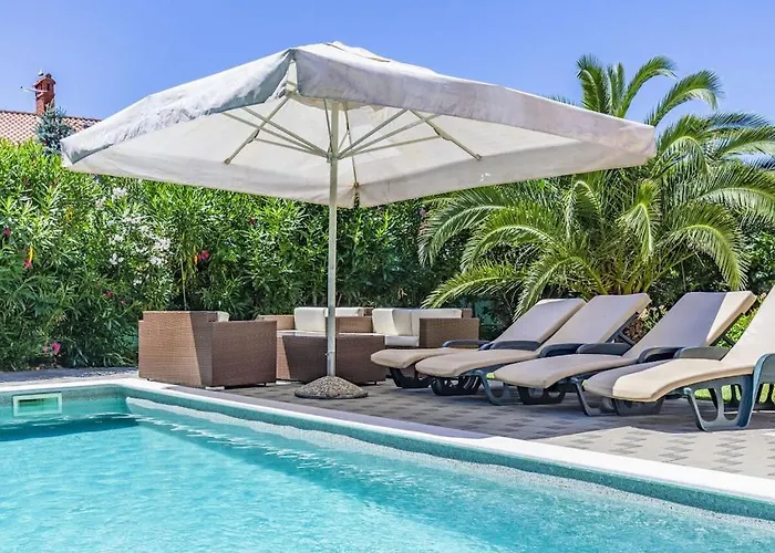 In With Swimming Pool