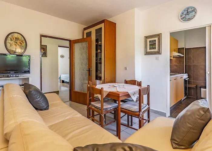 In With Swimming Pool Вілла