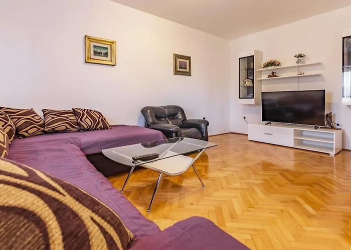 In With Swimming Pool Пула