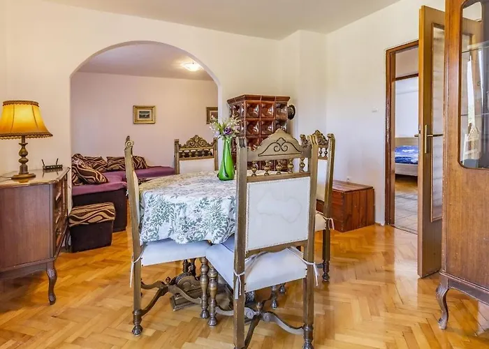 In With Swimming Pool Пула