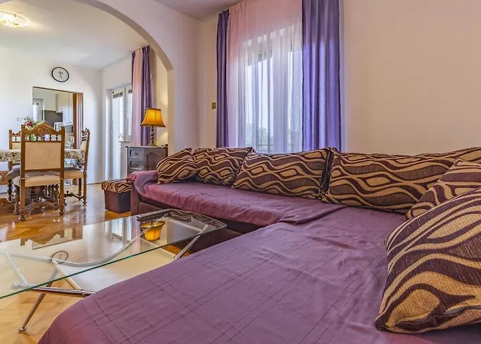 Vila In With Swimming Pool