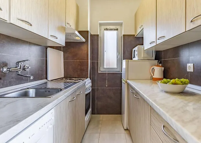 In With Swimming Pool Вілла Пула