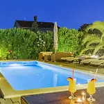 In With Swimming Pool Villa *