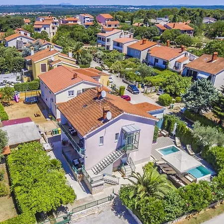 In Pula With Swimming Pool Štinjan