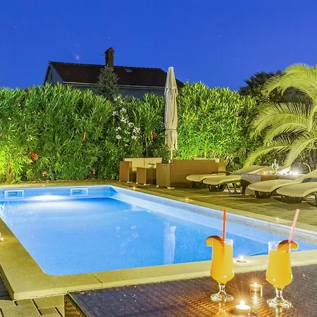 In Pula With Swimming Pool Villa *