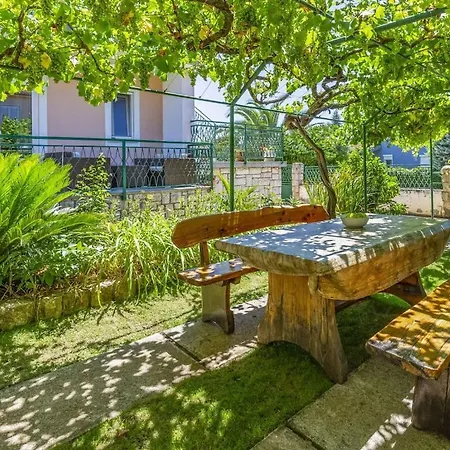 Villa In Pula With Swimming Pool *