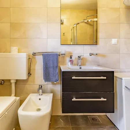 Villa In Pula With Swimming Pool