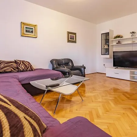 In Pula With Swimming Pool Štinjan