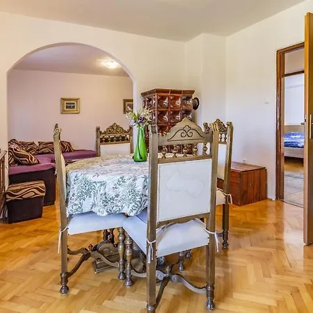 In Pula With Swimming Pool Štinjan