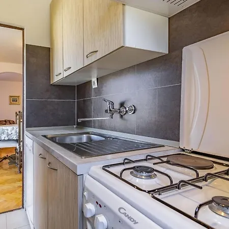 Villa In Pula With Swimming Pool *