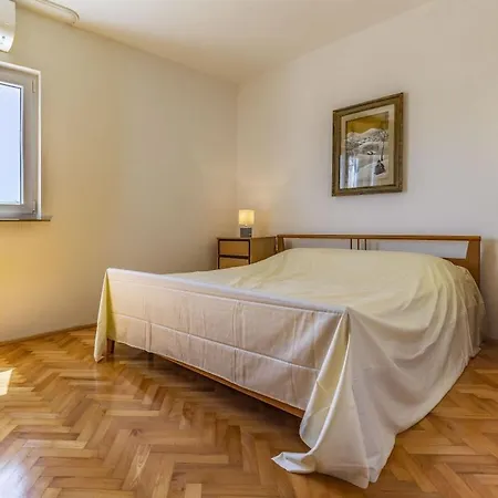 Villa In Pula With Swimming Pool Štinjan