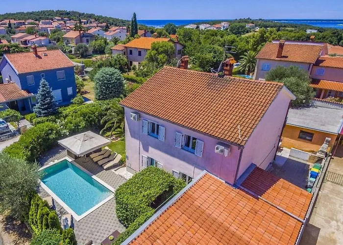 In Pula With Swimming Pool *