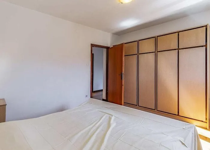 Villa In Pula With Swimming Pool *