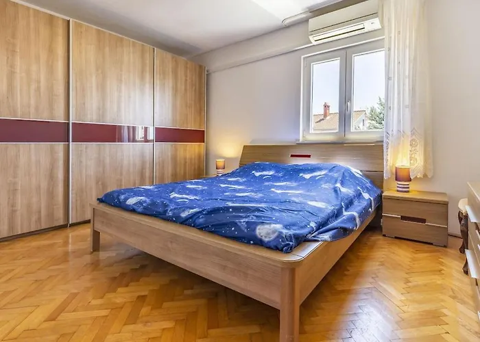 Villa In Pula With Swimming Pool