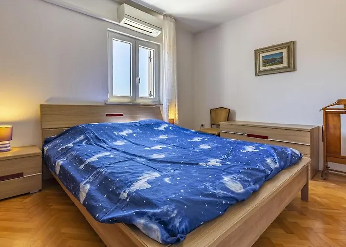 In Pula With Swimming Pool Villa