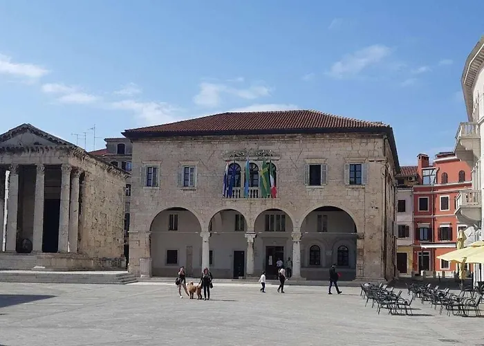 Villa In Pula With Swimming Pool