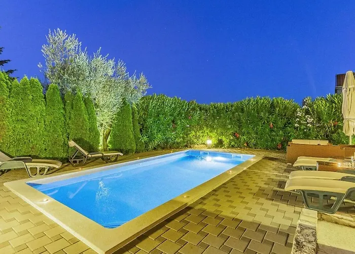Villa In With Swimming Pool *