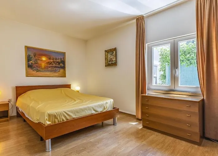 In With Swimming Pool Villa *